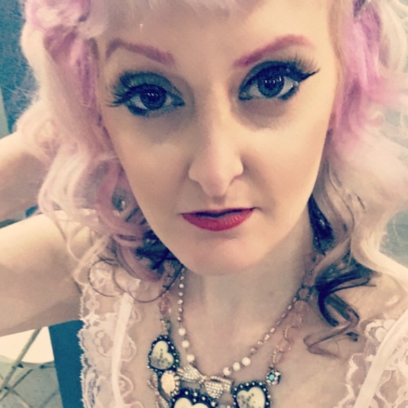 Meet your Posher - Picture 4 of 4